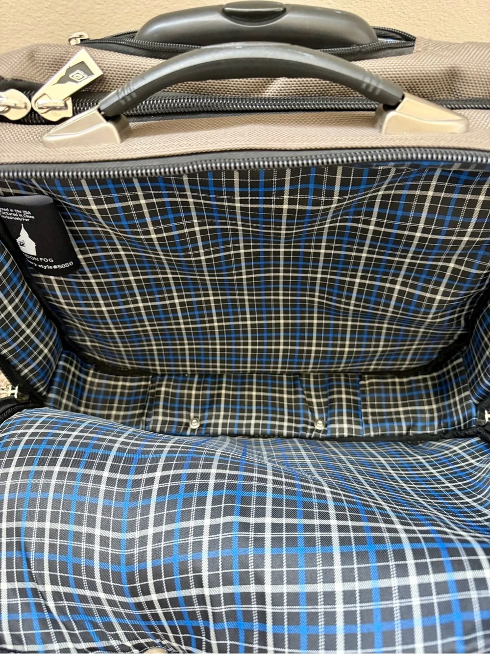 London Fog Rolling Laptop Bag